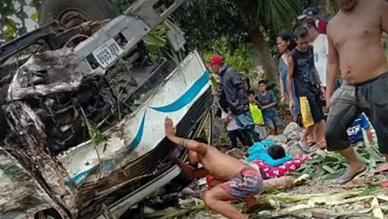 At least 11 killed in Philippine truck crash