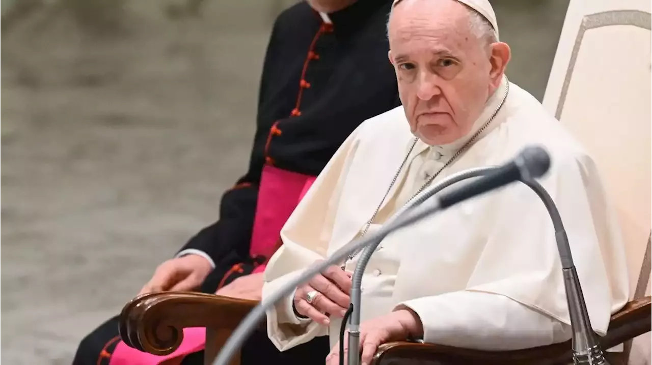 Le pape considère les migrants qui fuient les conflits avec leurs enfants comme des 'héros'