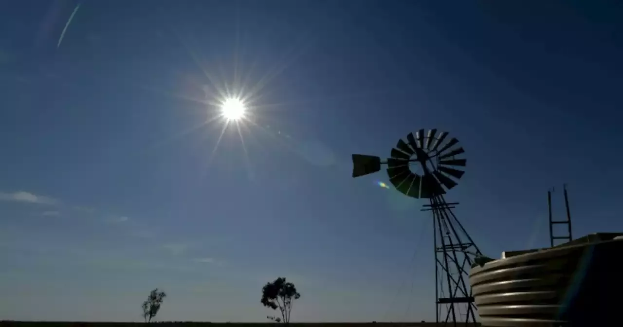 Australian town hits record high temperature of 50.7C