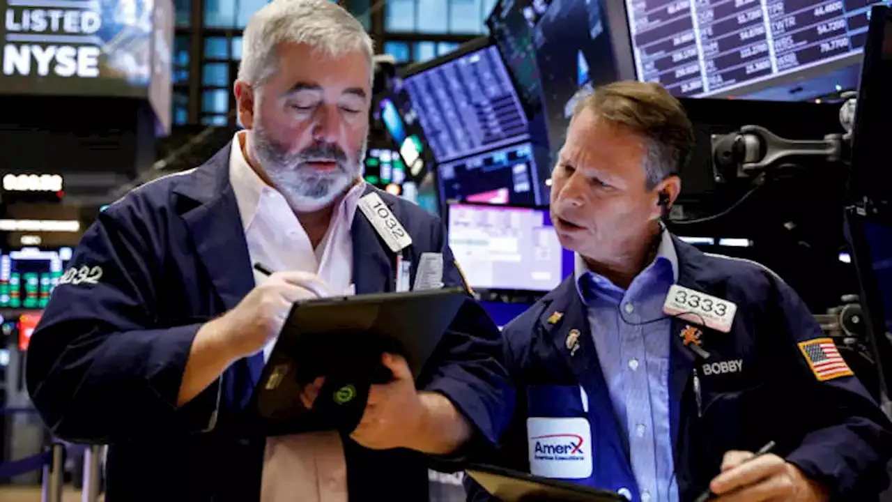 Dow drops 200 points Friday as bank stocks get hit, market posts second losing week to start 2022