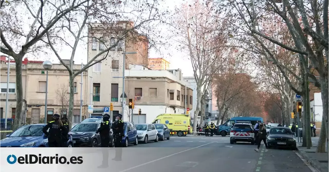 Un hombre se atrinchera en un piso de Barcelona tras disparar y herir a dos personas