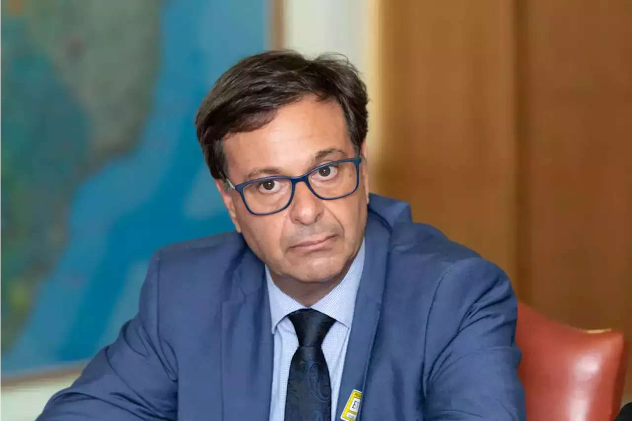 Ministro do Turismo testa positivo para covid-19 três dias após encontrar Bolsonaro - Política - Estadão