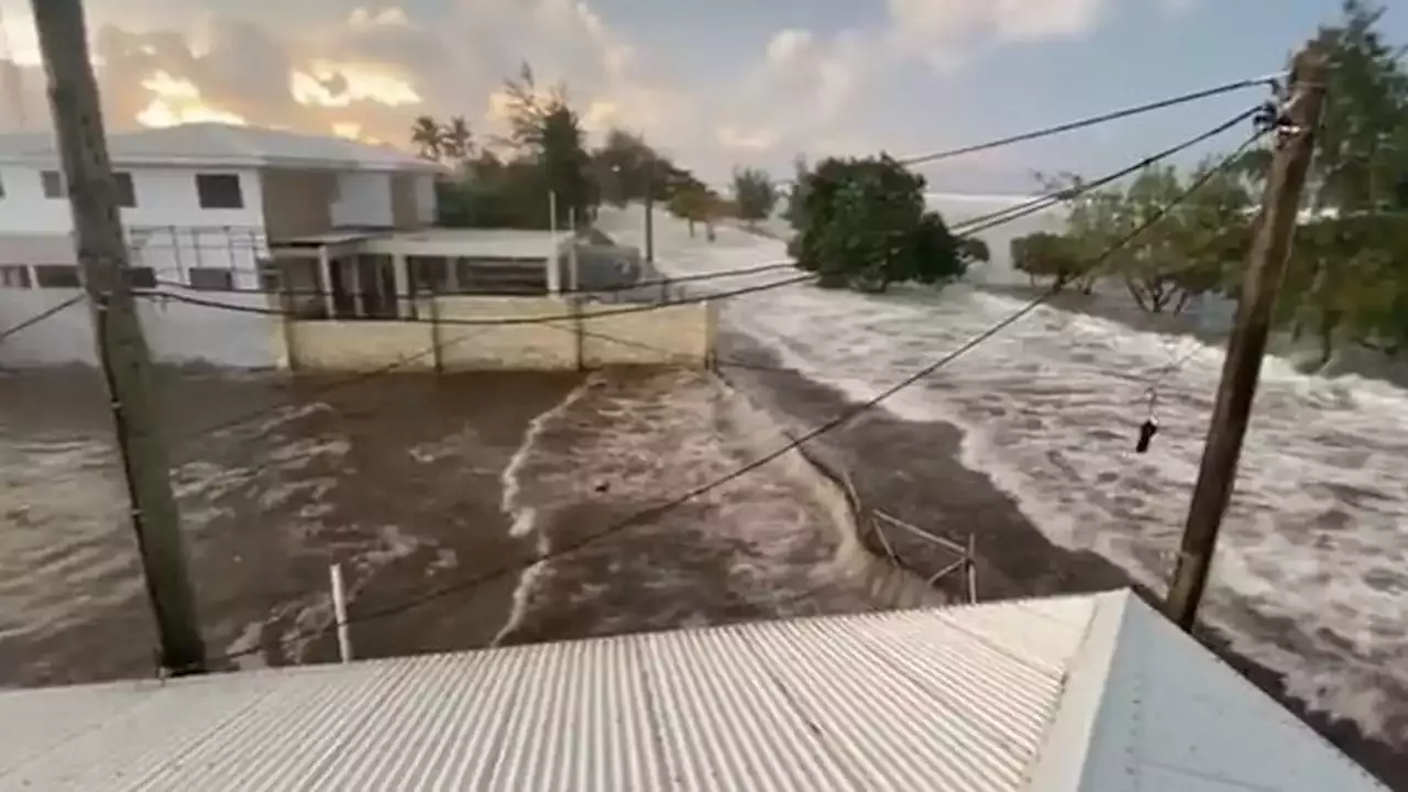 Evacuaciones masivas en Tonga tras un tsunami provocado por un volcán  submarino | Tsunami - Volcan