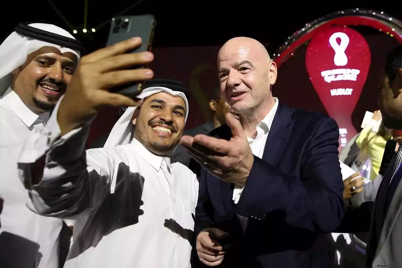 Fifa-Präsident in den Schlagzeilen – Infantino zügelt nach Katar – und Blatter interpretiert