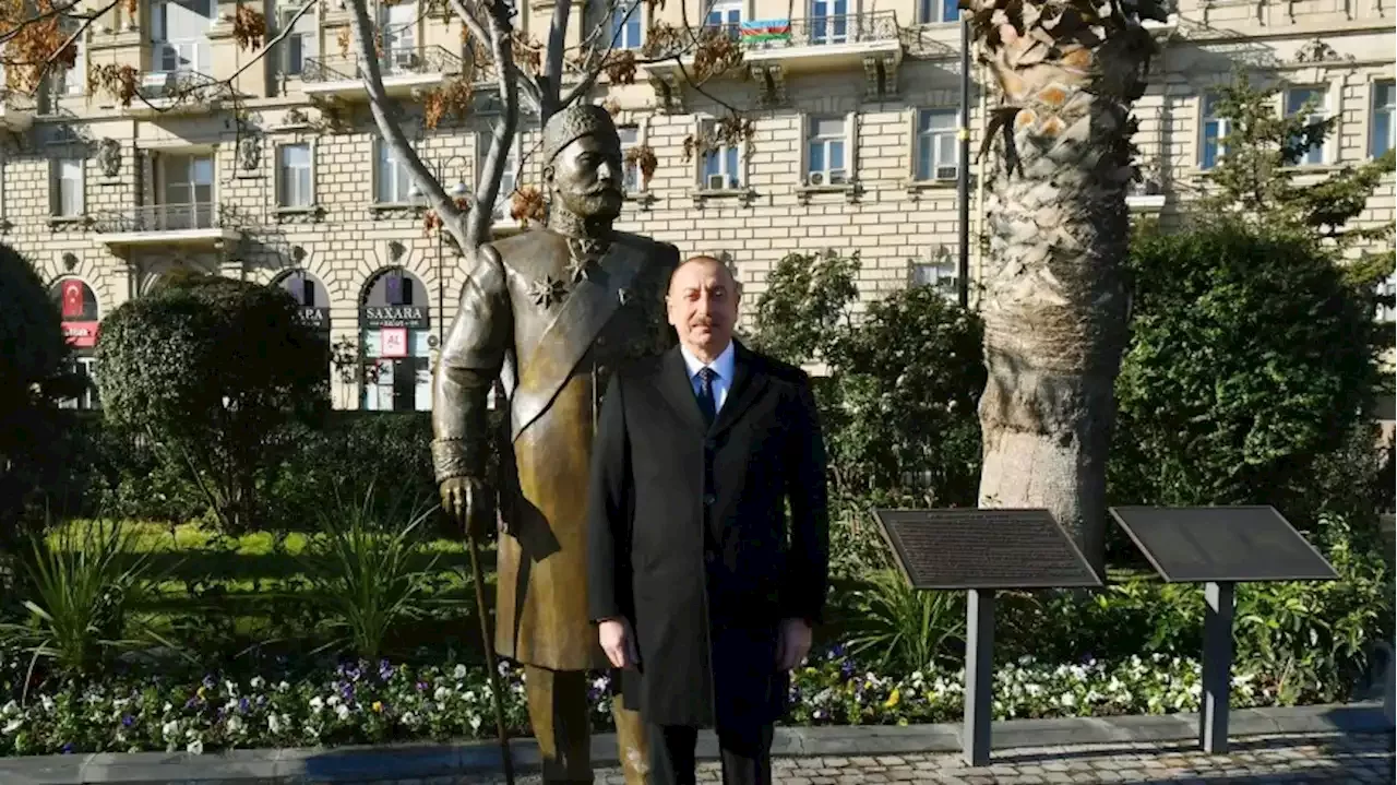 В Баку открыли памятник меценату Гаджи Тагиеву