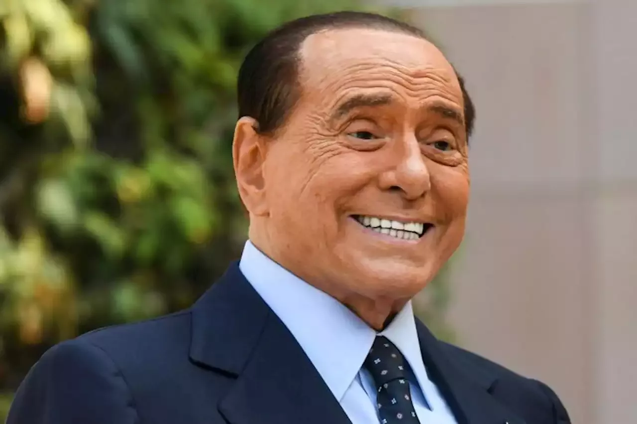 Former Italian PM Silvio Berlusconi pulls out of presidential race