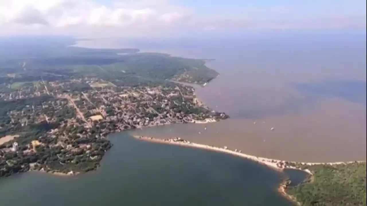 Uno de los ríos de aguas claras más grandes de Brasil se tiñe de marrón