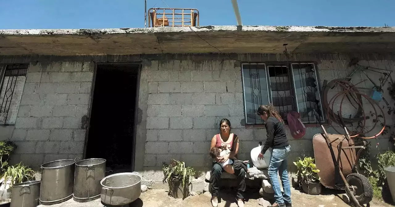 Bajo acceso a servicios sociales durante la pandemia profundizó la pobreza en México: FMI