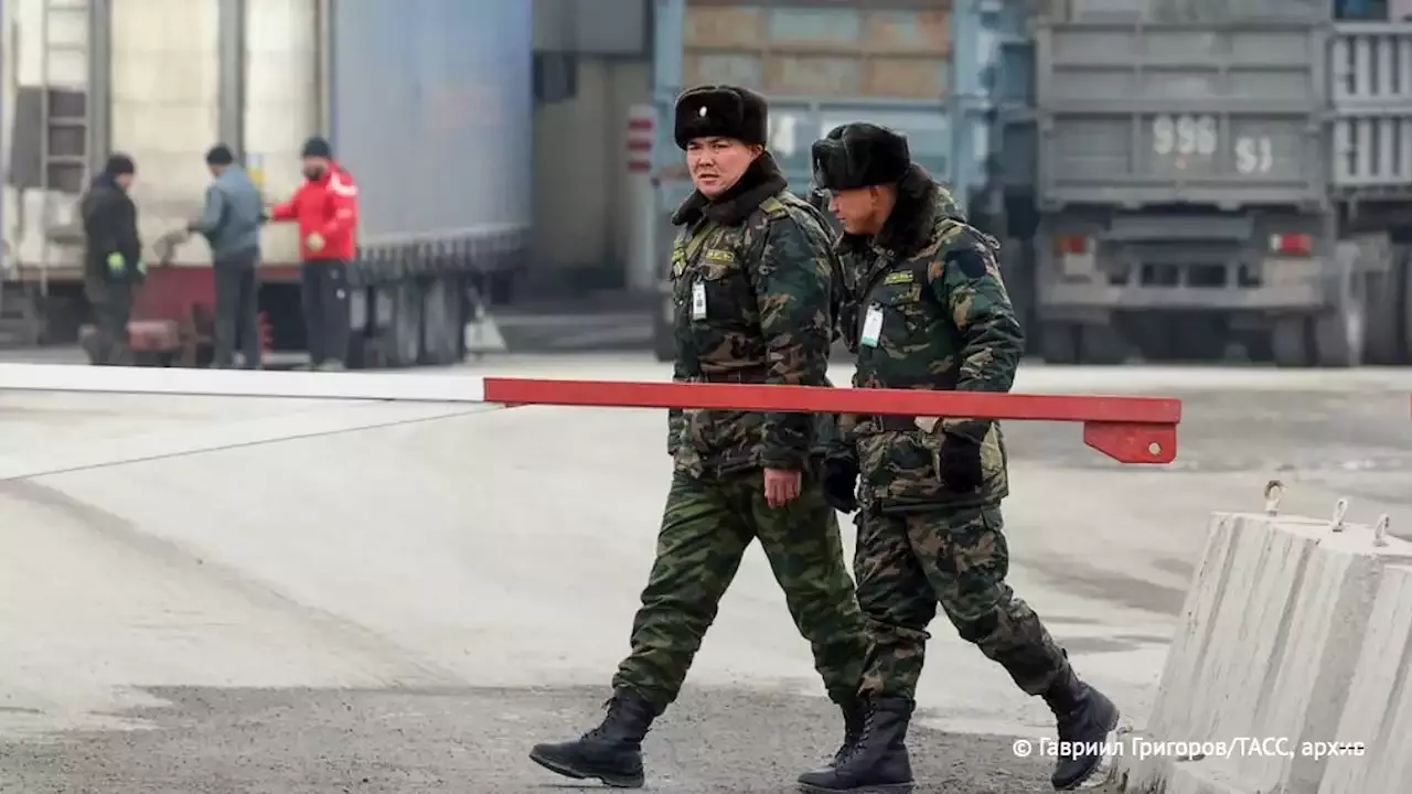 Погранслужба Киргизии: таджикские военные отказываются прекратить стрельбу на границе