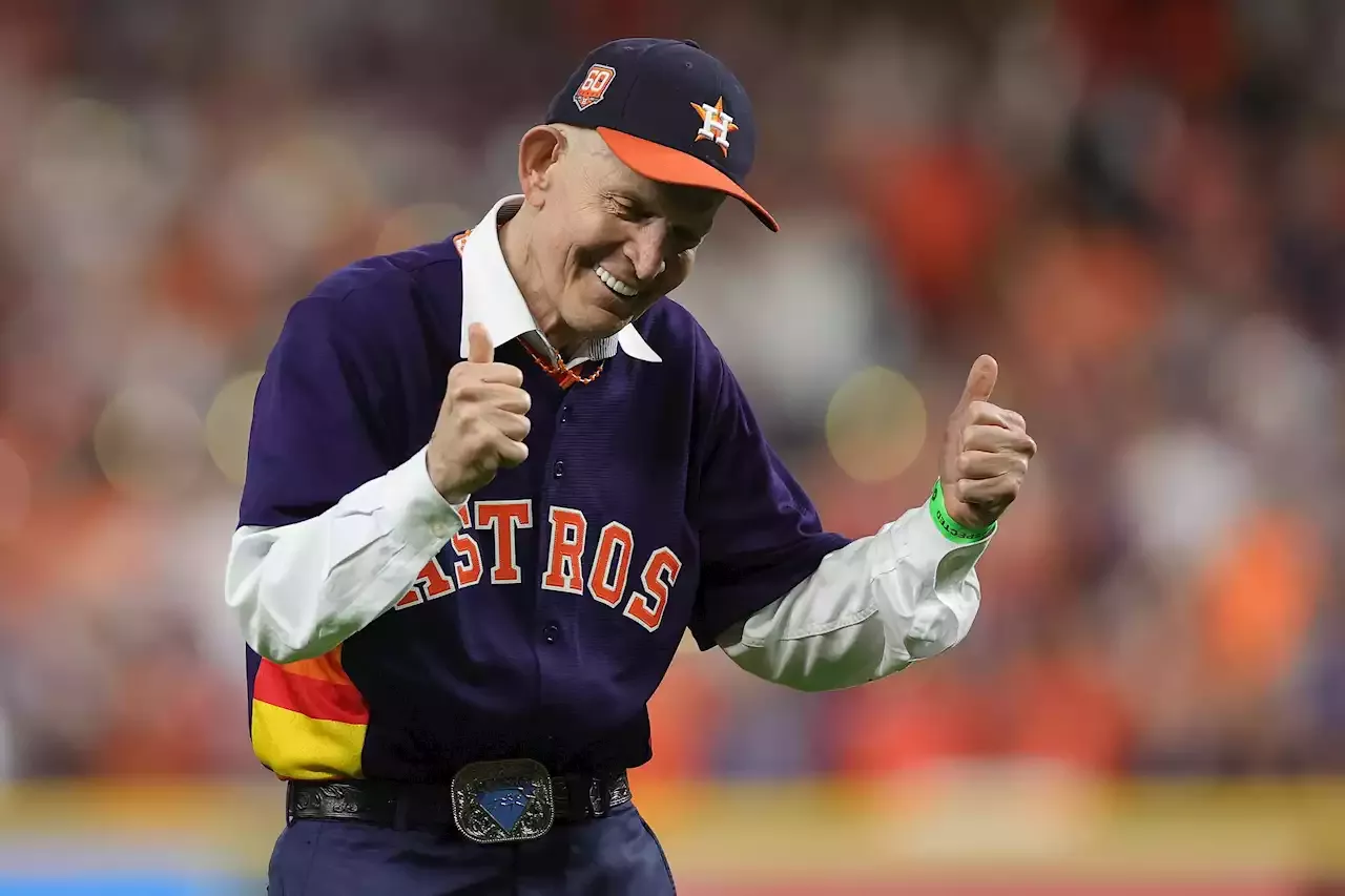 Mattress Mack uses a WHEELBARROW to load $10m of his record World