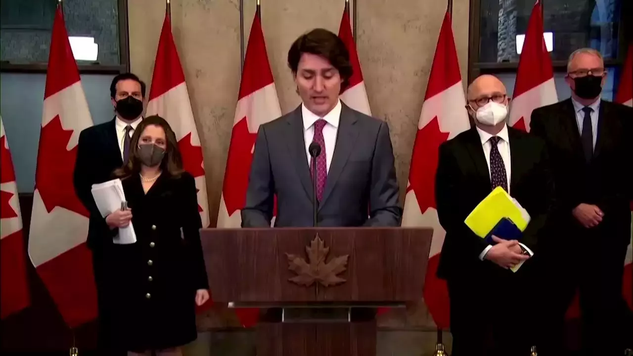 Canada&#39;s Trudeau invokes emergency powers in bid to end protests | Mtvıd -  Mtgfx