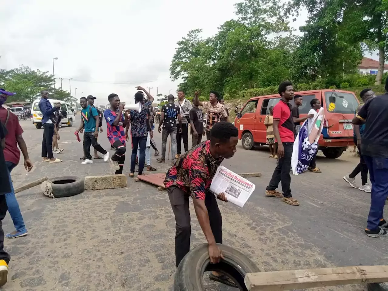 Strike: Protesting students block highways in Ogun, Osun, others