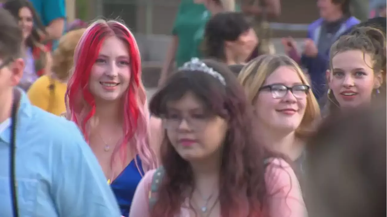Teens Celebrate Prom With Children's Hospital Colorado
