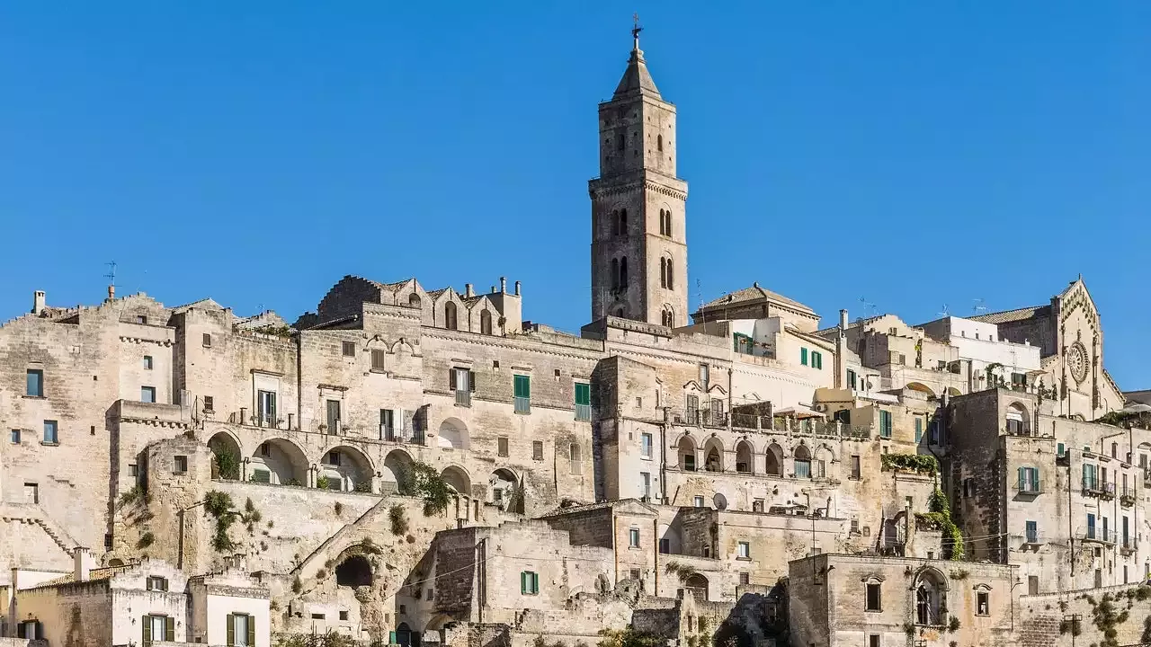 Un itinerario tra Bari, Matera e Castel del Monte. In attesa della sfilata di Gucci