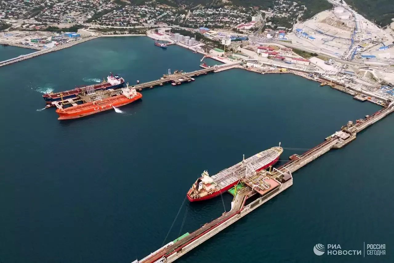 МИД Венгрии предложил ввести эмбарго на морские поставки нефти из России