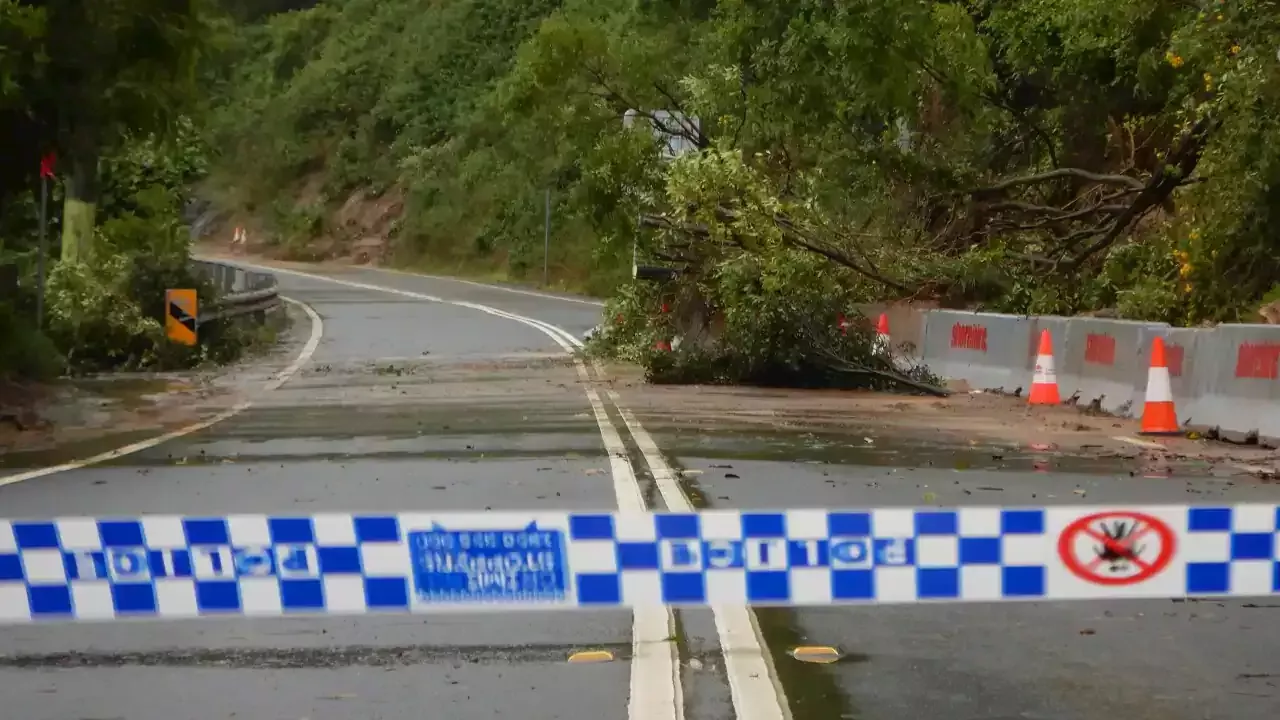 NSW residents brace for heavy rain and flash flooding as 'dangerous' weather system sets in