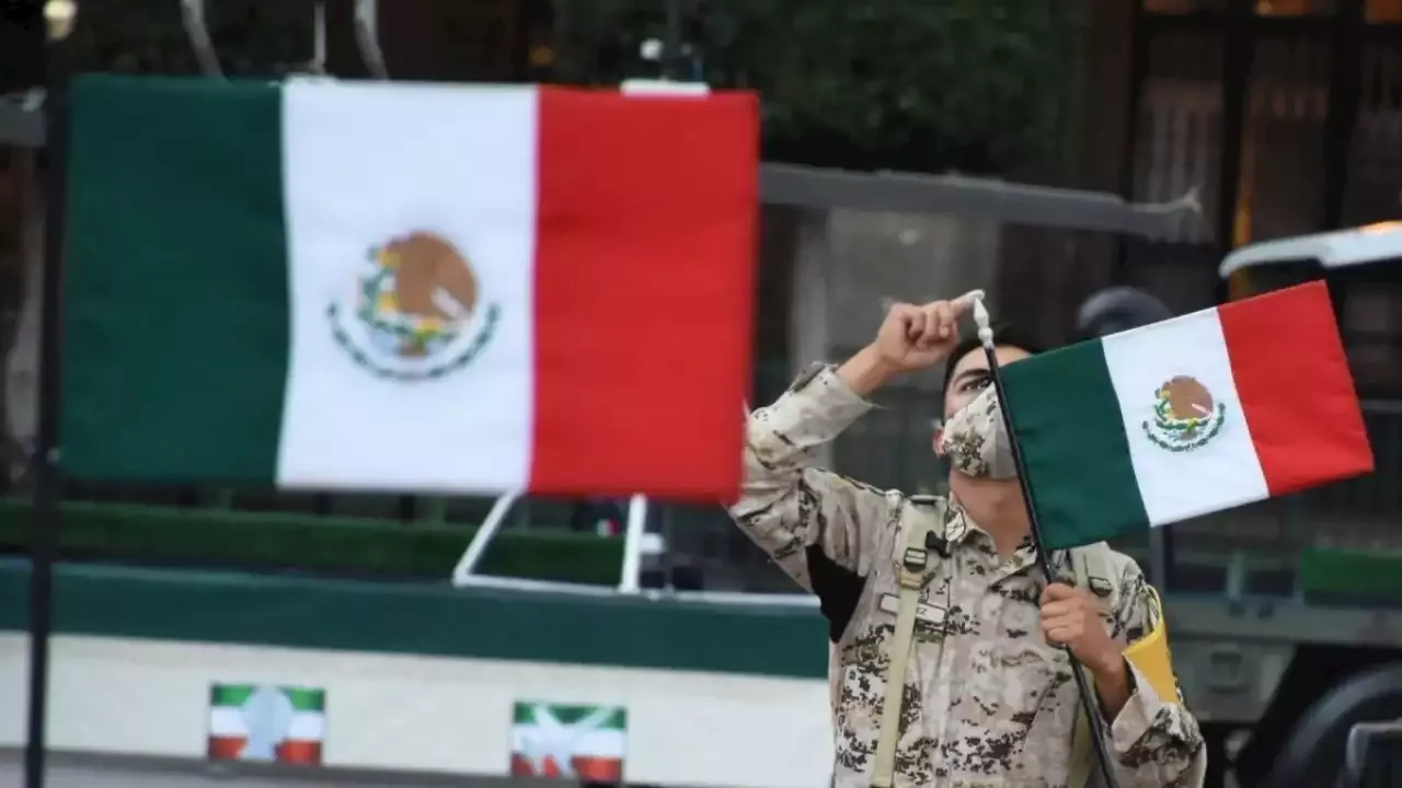 Alteran la bandera de México con colores de Morena en Nayarit y los tunden  en redes