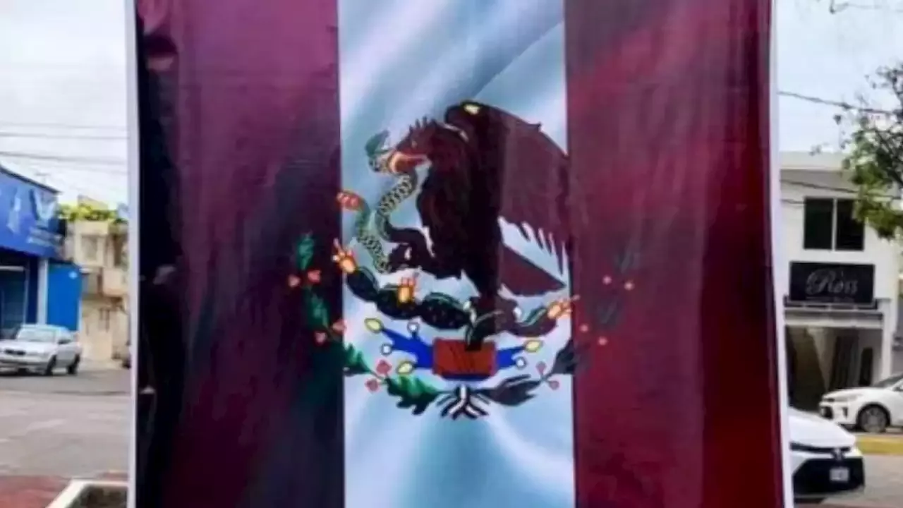 Modifican la bandera de México con colores de Morena en Nayarit;  funcionario responsable renuncia