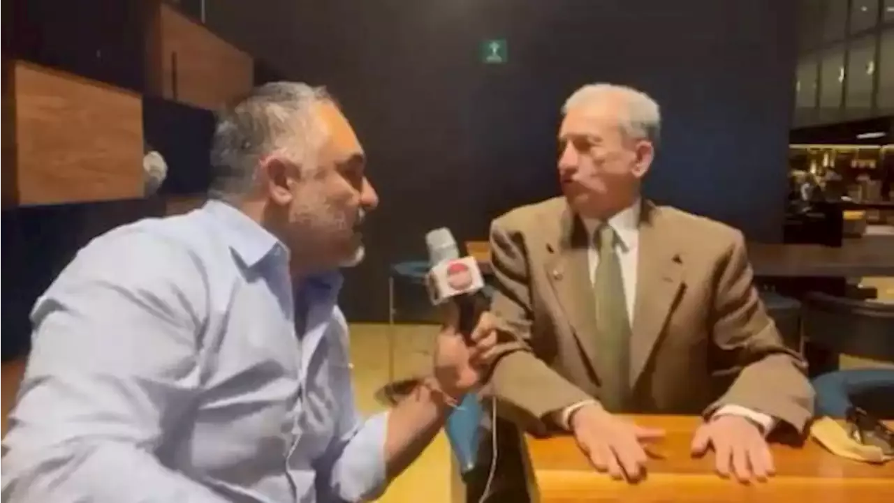 Vicente Serrano hace enfurecer al padre de Carlos Loret de Mola
