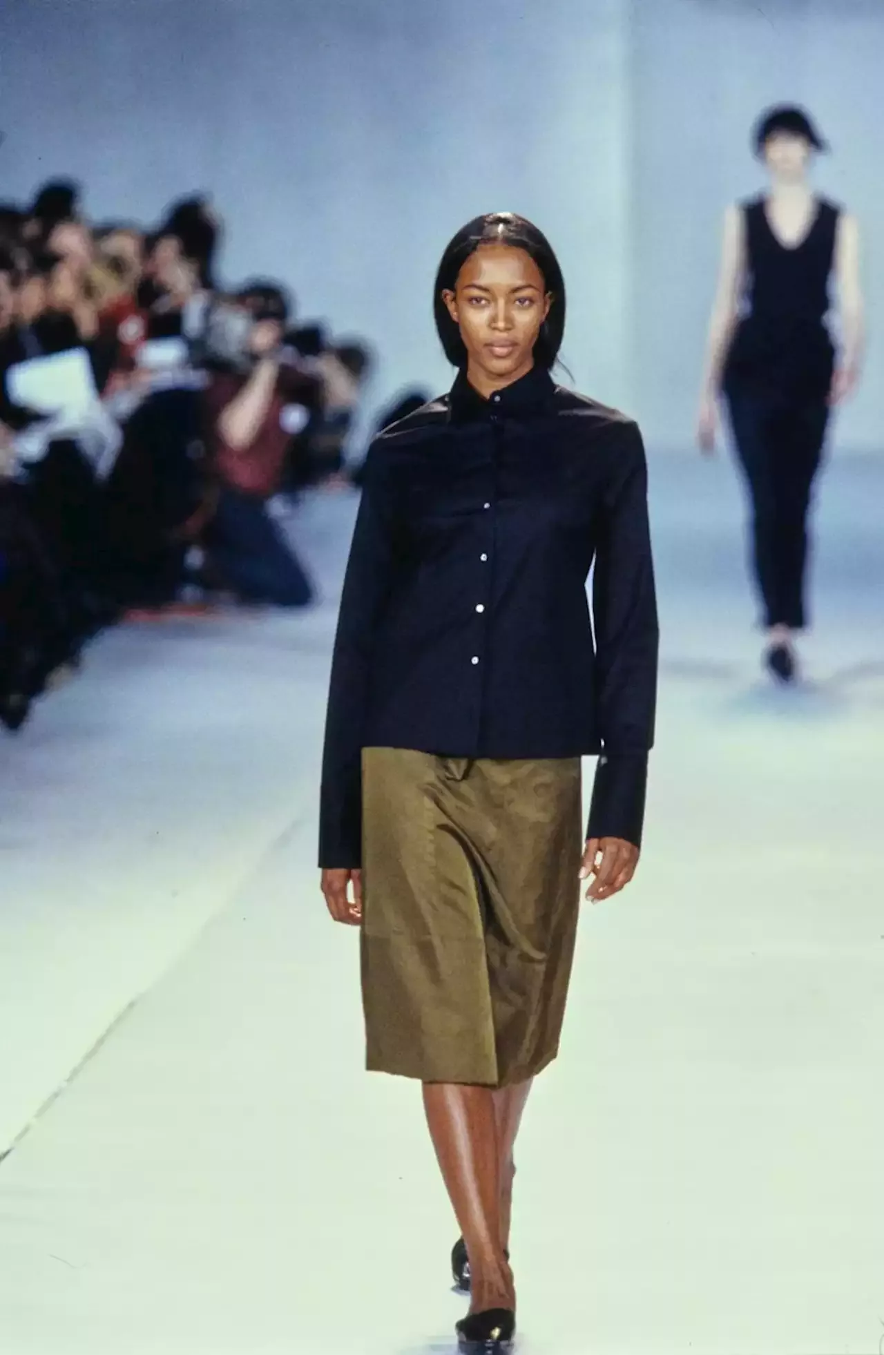 Louis Vuitton - Look from the Louis Vuitton Fall/Winter 1998-1999