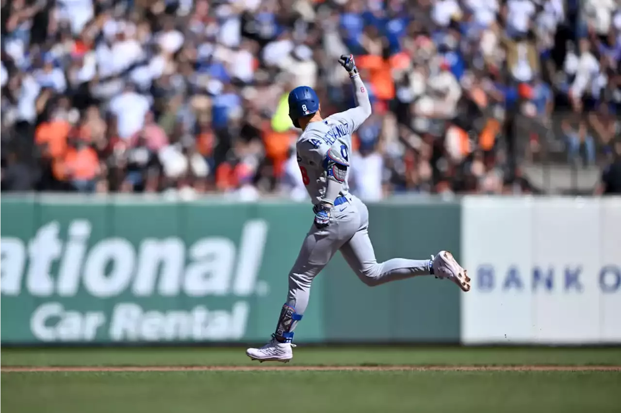 Hernández hits three-run homer as Dodgers beat Giants 5-2 in Crawford's  likely final game, Tampa Bay Buccaneers