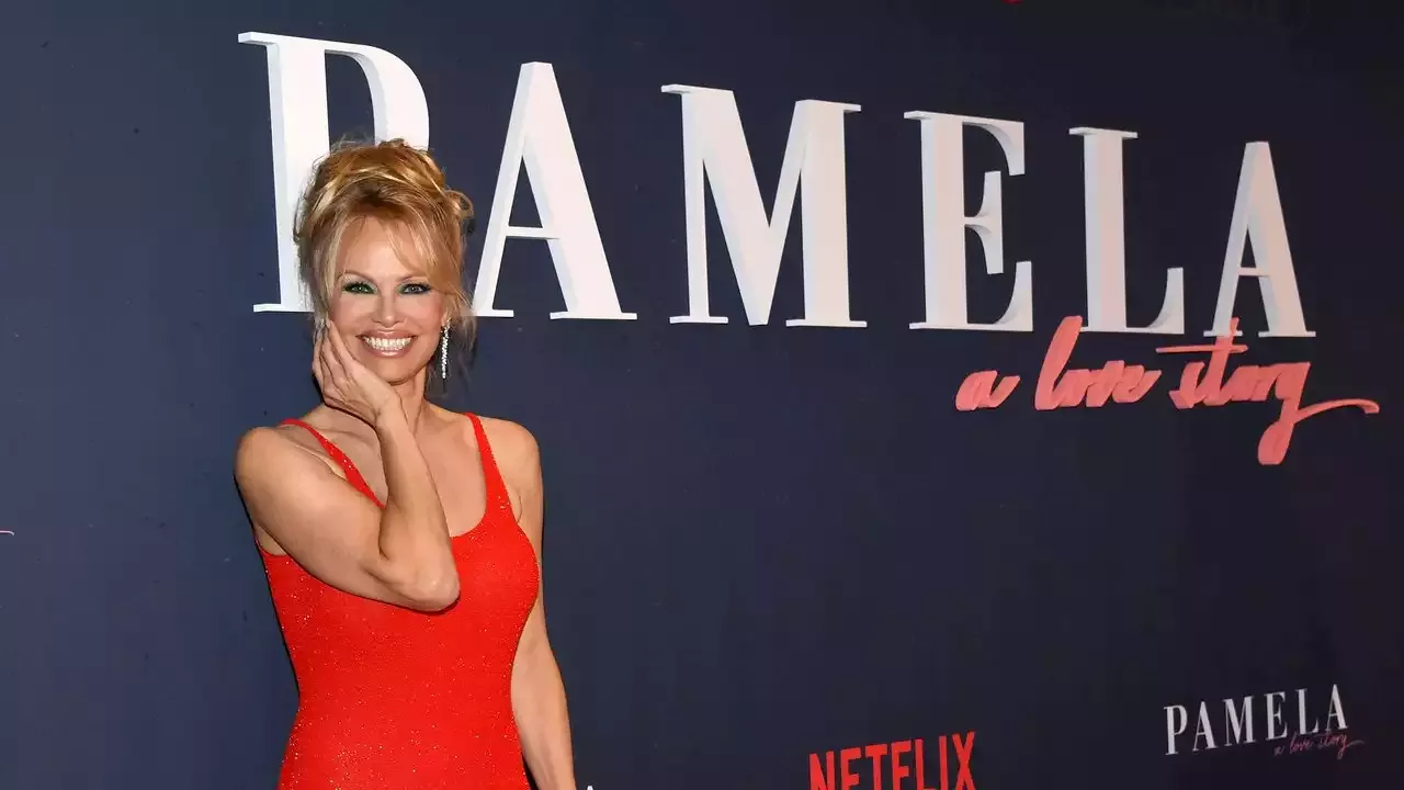 Pamela Anderson just wore the dress version of her Baywatch swimsuit on the red carpet