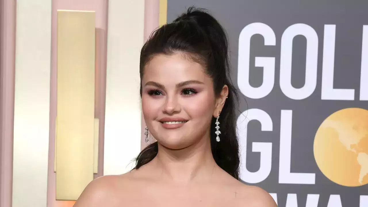 You've Never Seen Selena Gomez's Hair as Long and Naturally Curly As This