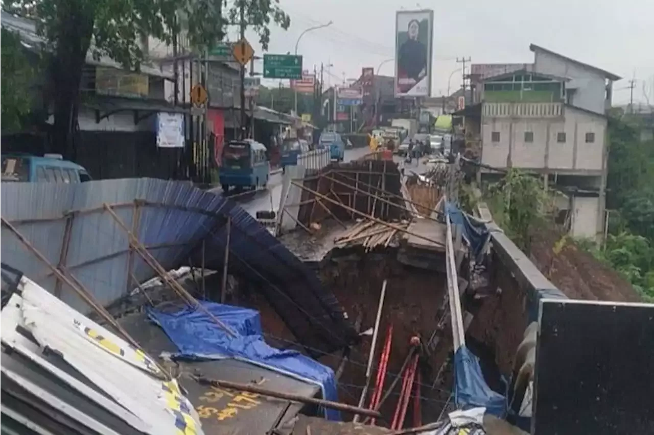 Jembatan Cikereteg Jalan Raya Bogor-Sukabumi Kembali Tergerus Longsor