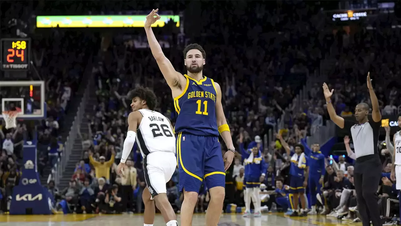 Klay Thompson Shows Love to 'Special' City of Oakland With Custom Shoes